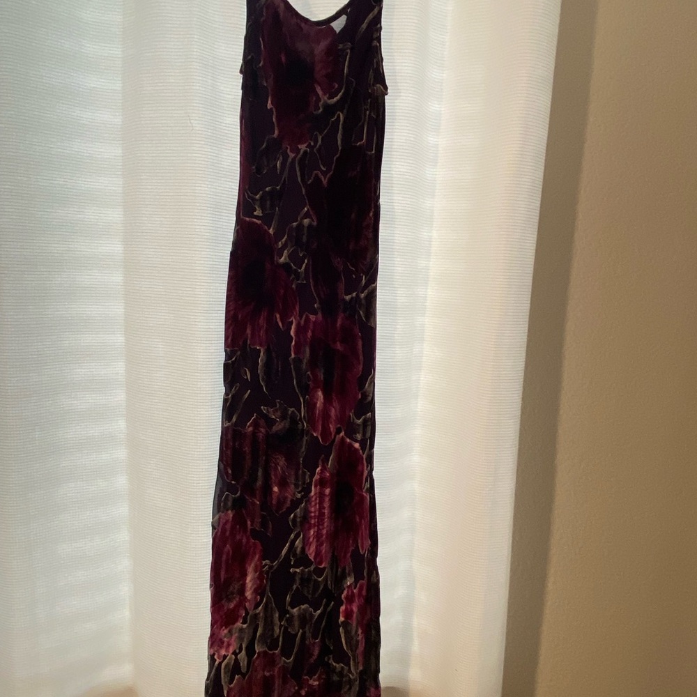 Cache Red Sleeveless V-Neck Gown for Weddings